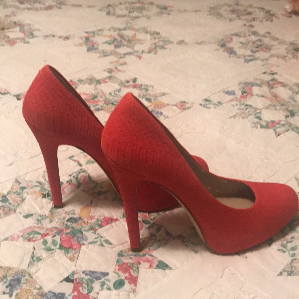 Beautiful Suede Pumps - Picture 2 of 3